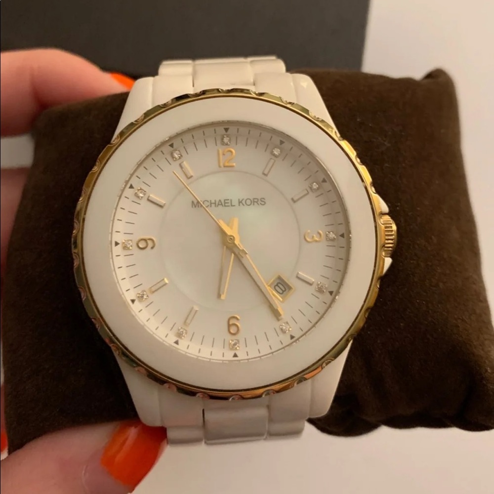 WHITE MICHAEL KORS WATCH